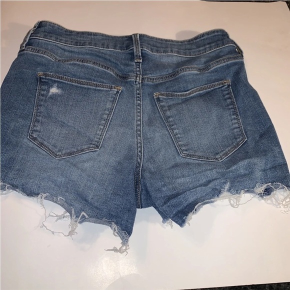 Universal Thread Women’s Denim Shorts Distressed Size 6 High Rise Shortie - Picture 3 of 3